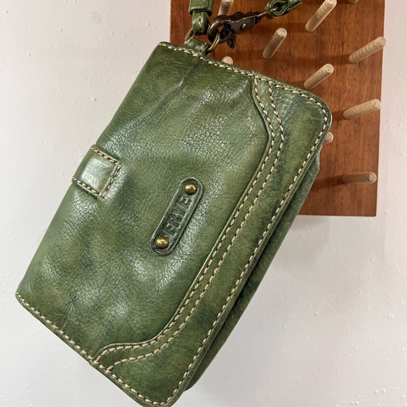 Frye Campus Wristlet green - Picture 2 of 10